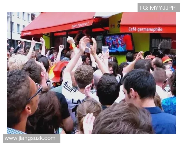 外国足球明星聚餐揭秘各国美食与文化的碰撞与交流 外国足球明星聚餐揭秘各国美食与文化的碰撞与交流