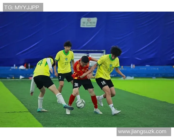 足球明星们的创意合照大集合展现球场外的精彩瞬间与友谊之美