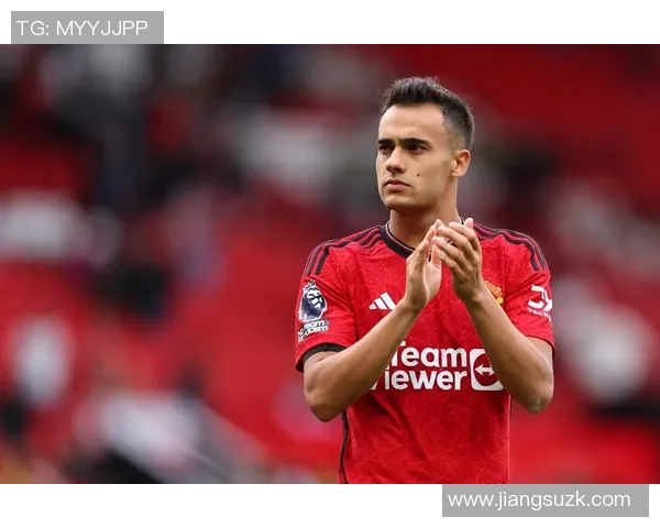 时尚男短发足球明星的魅力与风格解析让你领略球场内外的潮流风范 时尚男短发足球明星的魅力与风格解析让你领略球场内外的潮流风范