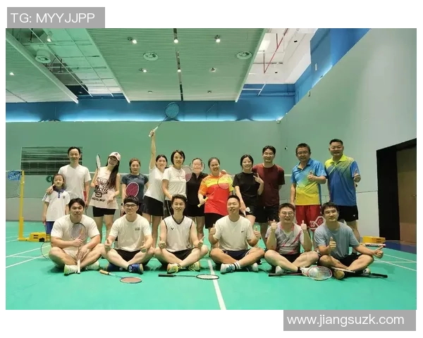 杭州羽毛球队实力引发热议球迷对其表现褒贬不一