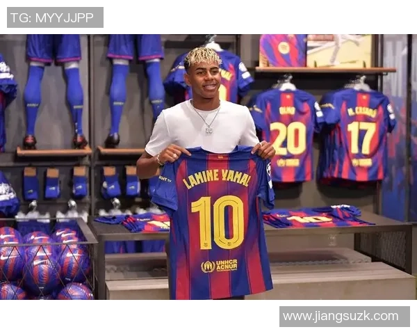 现役足球明星的传奇故事与赛场风采全解析 现役足球明星的传奇故事与赛场风采全解析